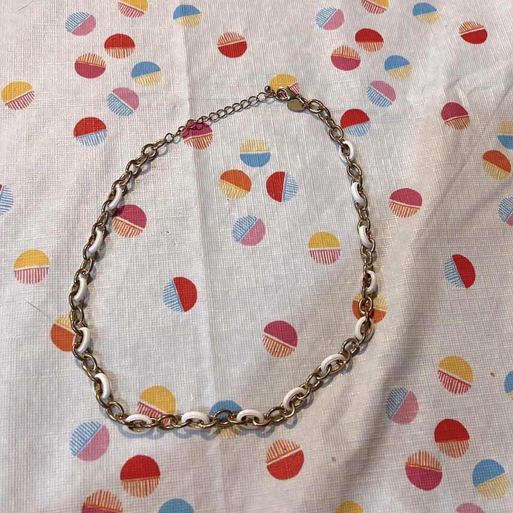 Faux gold and white thick chain vintage necklace